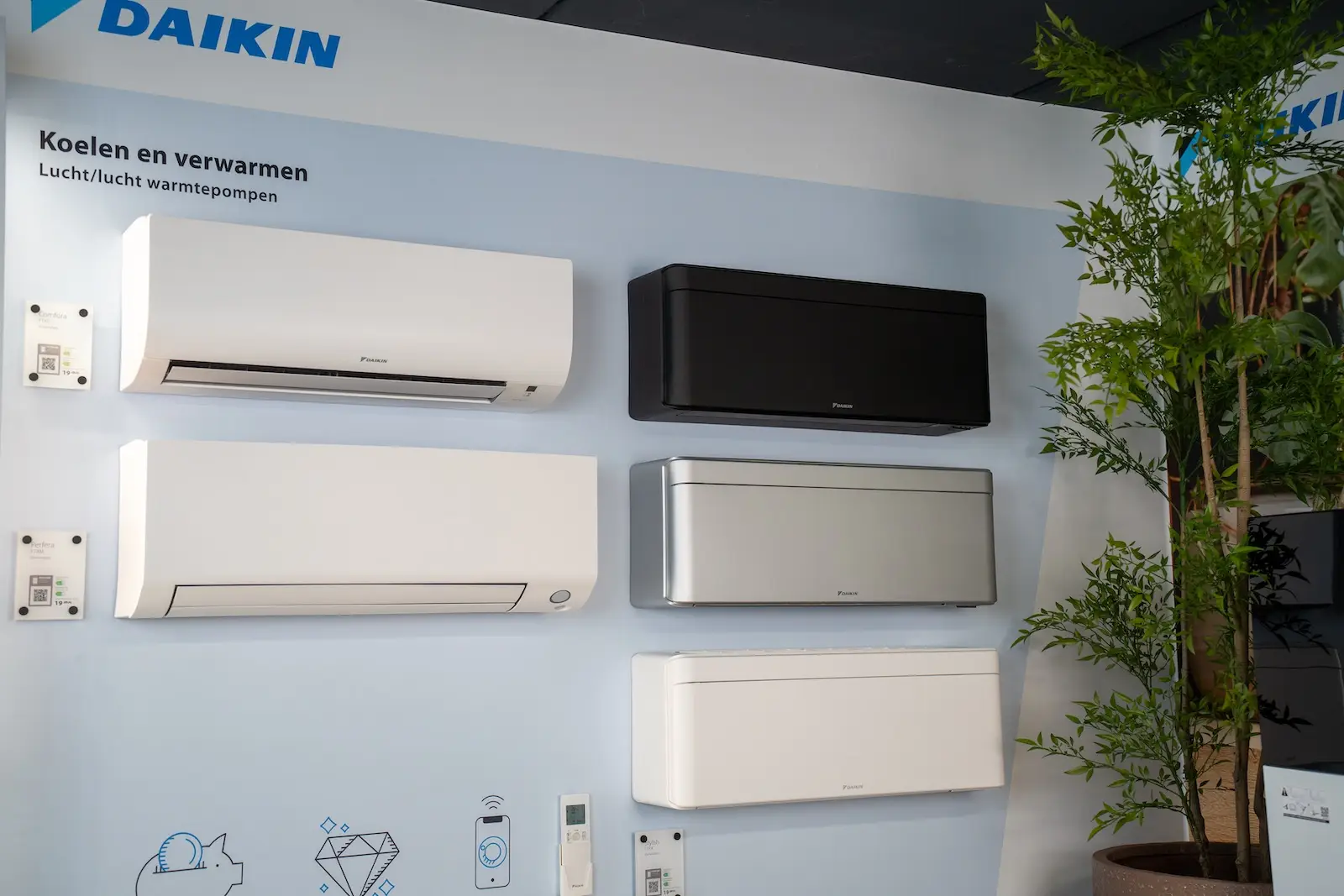 Daikin airco wandmodellen in verschillende kleuren in de Jadikoel showroom